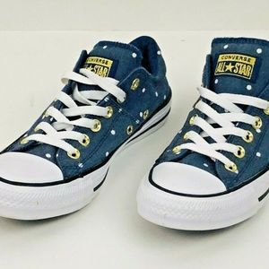 Woman's Converse Chuck Taylor New Size 7 560688C